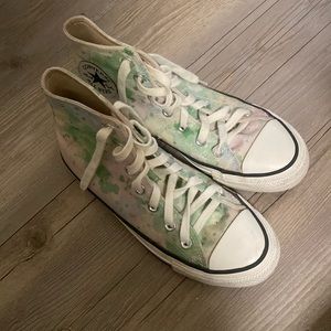 Converse high tops size 7:)!